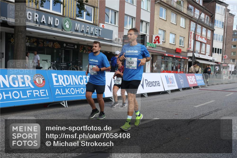 15.09.2024 - PSD Bank Halbmarathon Michael Strokosch http://msf.ph/oto/7058408 15.09.2024 13:00:15 Ziel 2433, 2435, 2830 meine-sportfotos.de