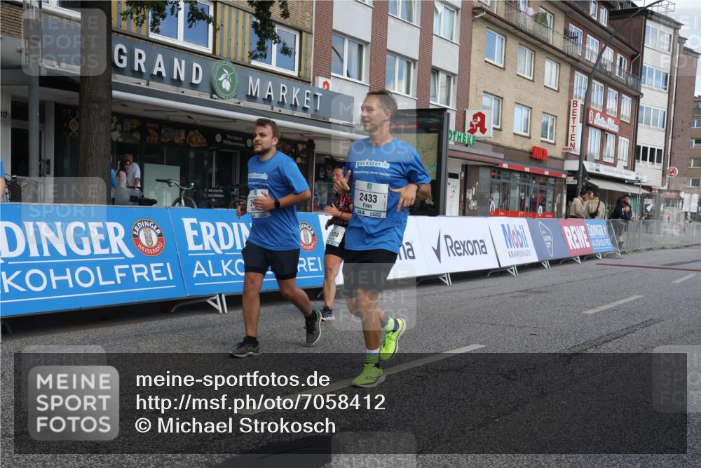 15.09.2024 - PSD Bank Halbmarathon Michael Strokosch http://msf.ph/oto/7058412 15.09.2024 13:00:15 Ziel 2433, 2435, 2830 meine-sportfotos.de