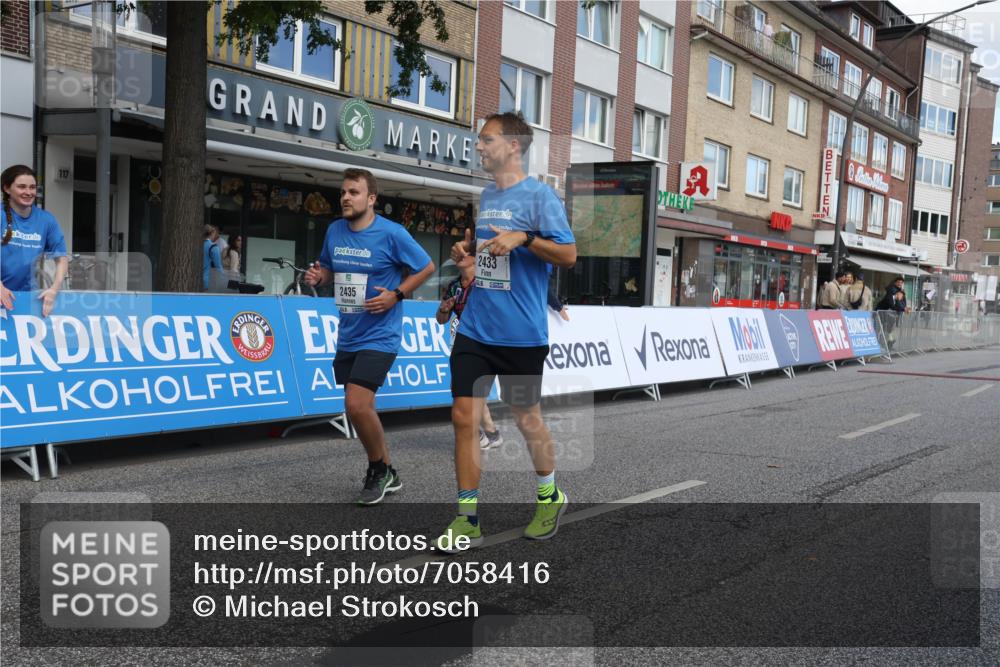 15.09.2024 - PSD Bank Halbmarathon Michael Strokosch http://msf.ph/oto/7058416 15.09.2024 13:00:15 Ziel 2433, 2435, 2830 meine-sportfotos.de