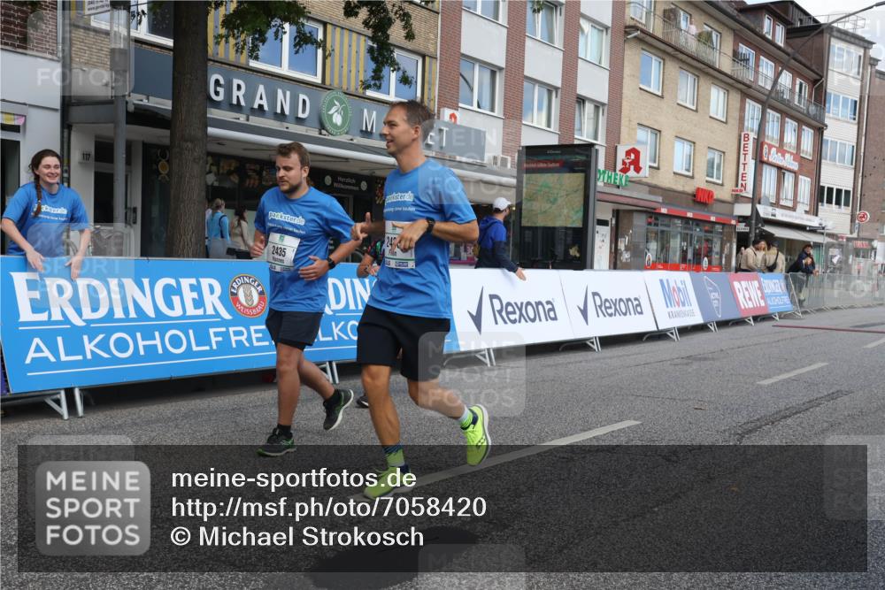 15.09.2024 - PSD Bank Halbmarathon Michael Strokosch http://msf.ph/oto/7058420 15.09.2024 13:00:15 Ziel 2433, 2435, 2830 meine-sportfotos.de