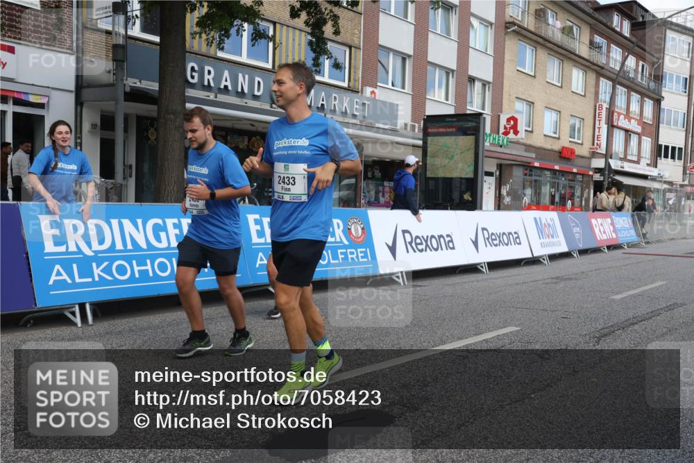 15.09.2024 - PSD Bank Halbmarathon Michael Strokosch http://msf.ph/oto/7058423 15.09.2024 13:00:16 Ziel 2433, 2435, 2830 meine-sportfotos.de