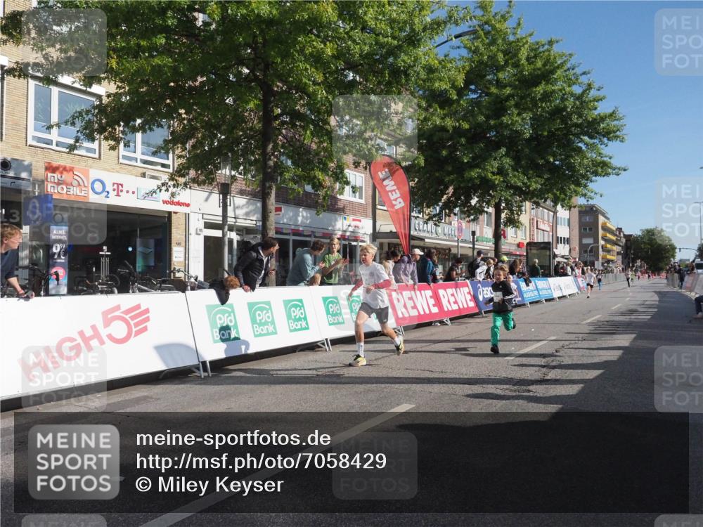 15.09.2024 - PSD Bank Halbmarathon Miley Keyser http://msf.ph/oto/7058429 15.09.2024 10:28:14 Ziel 14, 84, 89, 94, 132, 135, 149, 161, 166, 208, 217, 230, 258, 262, 285, 293 meine-sportfotos.de