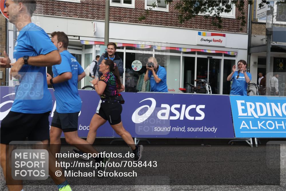 15.09.2024 - PSD Bank Halbmarathon Michael Strokosch http://msf.ph/oto/7058443 15.09.2024 13:00:17 Ziel 2433, 2435, 2830 meine-sportfotos.de