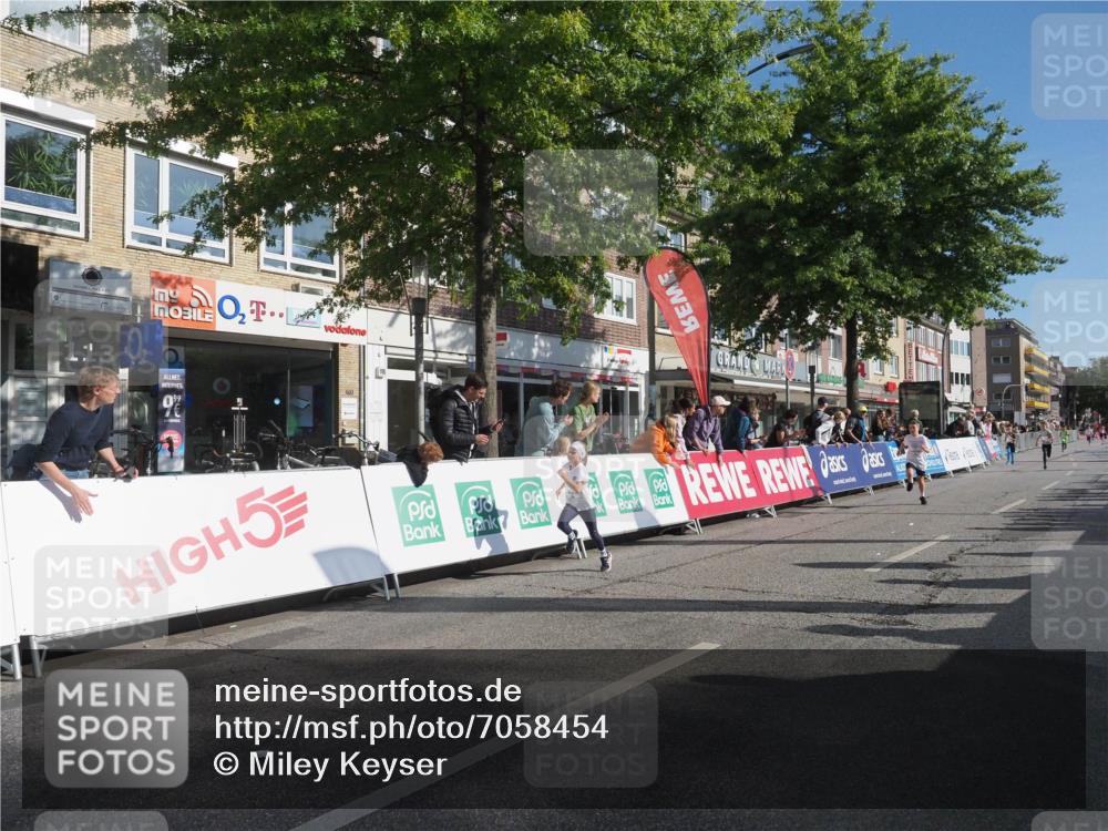 15.09.2024 - PSD Bank Halbmarathon Miley Keyser http://msf.ph/oto/7058454 15.09.2024 10:28:16 Ziel 45, 84, 89, 92, 94, 132, 135, 149, 161, 166, 208, 217, 258, 262, 285, 293 meine-sportfotos.de