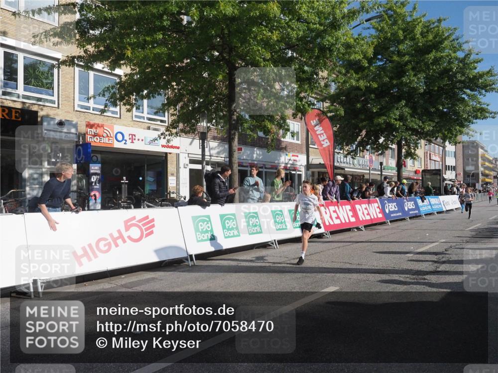 15.09.2024 - PSD Bank Halbmarathon Miley Keyser http://msf.ph/oto/7058470 15.09.2024 10:28:17 Ziel 45, 84, 89, 92, 94, 132, 135, 149, 161, 166, 208, 217, 258, 262, 285, 293 meine-sportfotos.de