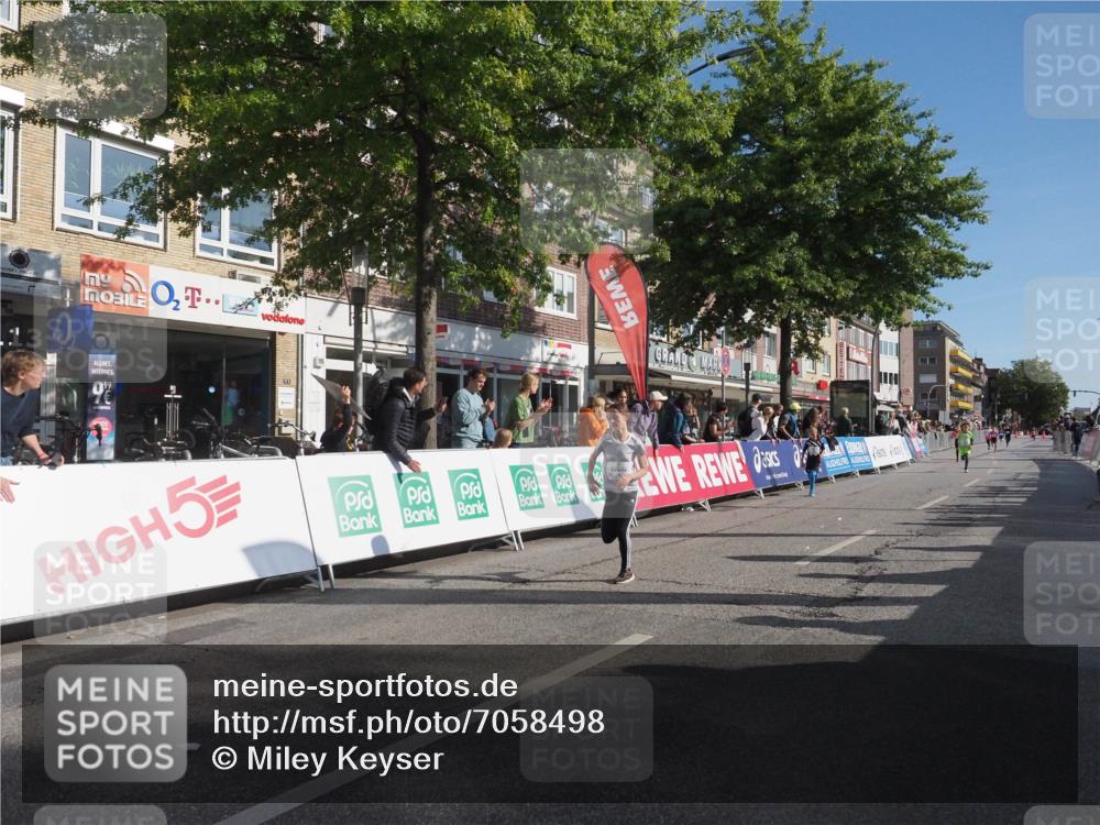 15.09.2024 - PSD Bank Halbmarathon Miley Keyser http://msf.ph/oto/7058498 15.09.2024 10:28:20 Ziel 45, 84, 89, 92, 132, 135, 149, 161, 166, 183, 208, 217, 243, 258, 285 meine-sportfotos.de