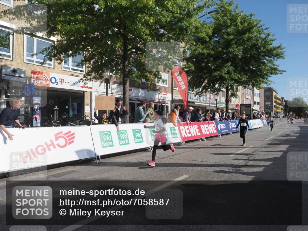 15.09.2024 - PSD Bank Halbmarathon Miley Keyser http://msf.ph/oto/7058587 15.09.2024 10:28:30 Ziel 26, 45, 89, 92, 149, 162, 183, 184, 192, 243, 273, 285, 305 meine-sportfotos.de