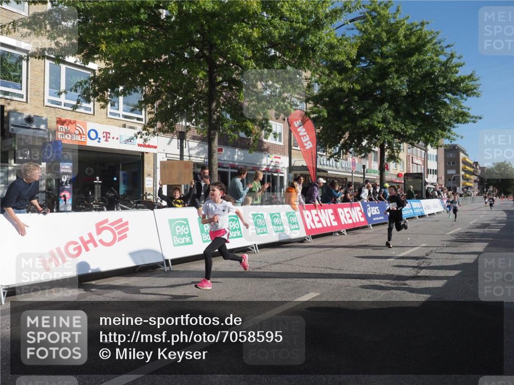 15.09.2024 - PSD Bank Halbmarathon Miley Keyser http://msf.ph/oto/7058595 15.09.2024 10:28:30 Ziel 26, 45, 89, 92, 149, 162, 183, 184, 192, 243, 273, 285, 305 meine-sportfotos.de
