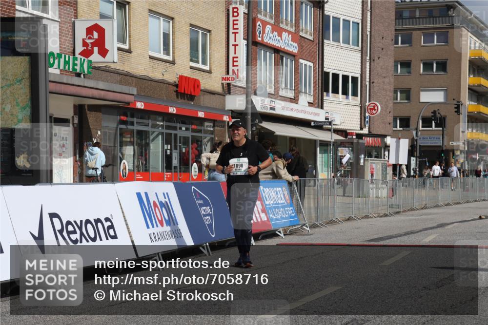 15.09.2024 - PSD Bank Halbmarathon Michael Strokosch http://msf.ph/oto/7058716 15.09.2024 13:04:19 Ziel 1898 meine-sportfotos.de