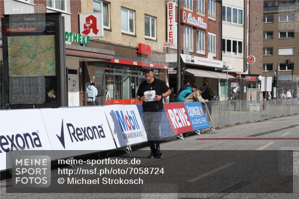 15.09.2024 - PSD Bank Halbmarathon Michael Strokosch http://msf.ph/oto/7058724 15.09.2024 13:04:20 Ziel 1898 meine-sportfotos.de