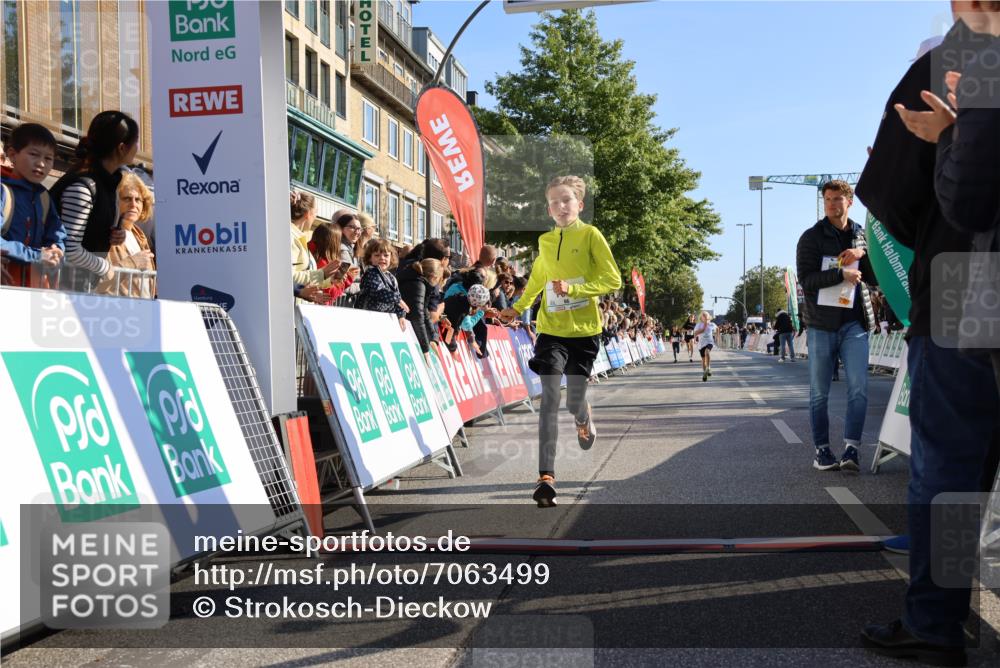 15.09.2024 - PSD Bank Halbmarathon Strokosch-Dieckow http://msf.ph/oto/7063499 15.09.2024 10:25:38 Ziel 7, 19, 66, 110, 257 meine-sportfotos.de