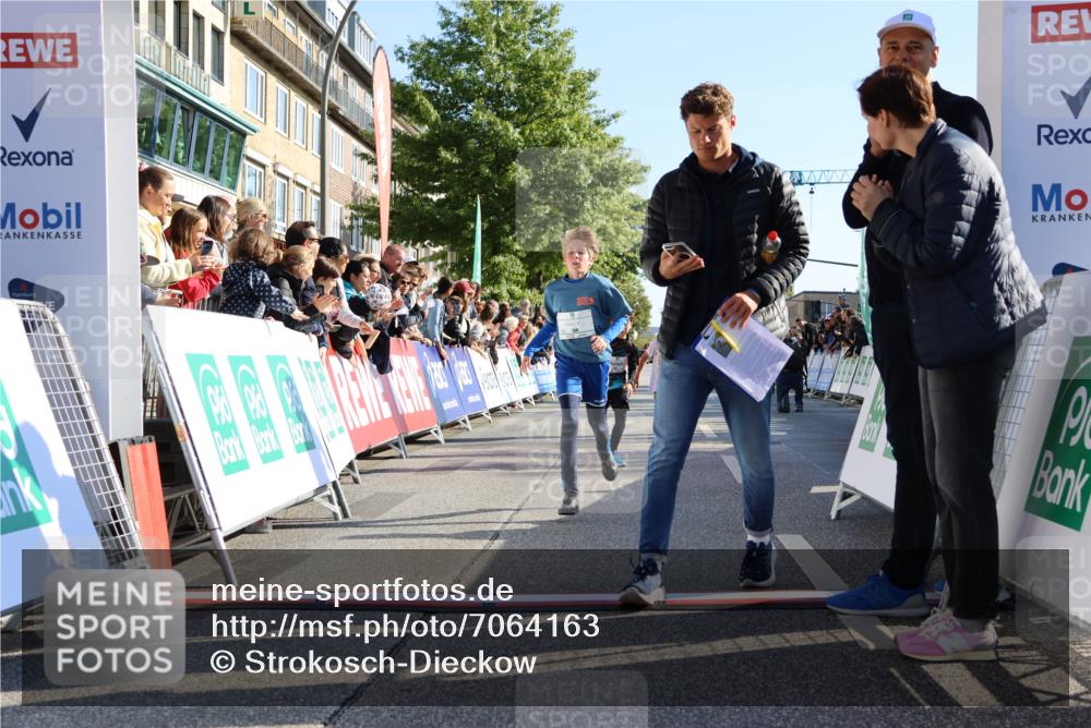 15.09.2024 - PSD Bank Halbmarathon Strokosch-Dieckow http://msf.ph/oto/7064163 15.09.2024 10:25:56 Ziel 36, 54, 221, 238, 248, 257, 298, 300 meine-sportfotos.de