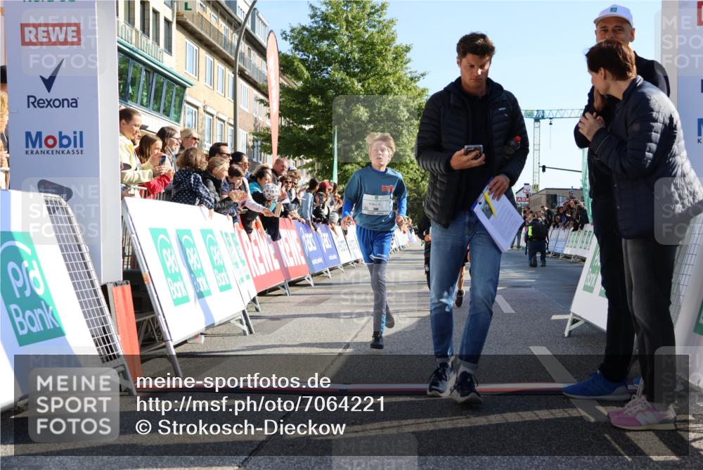 15.09.2024 - PSD Bank Halbmarathon Strokosch-Dieckow http://msf.ph/oto/7064221 15.09.2024 10:25:56 Ziel 36, 54, 221, 238, 248, 257, 298, 300 meine-sportfotos.de