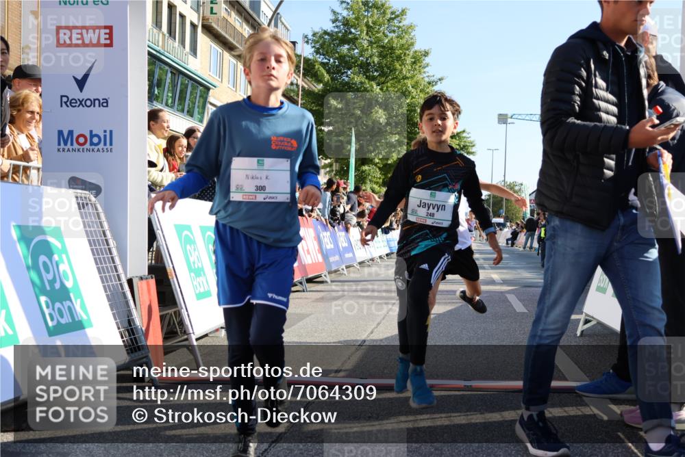 15.09.2024 - PSD Bank Halbmarathon Strokosch-Dieckow http://msf.ph/oto/7064309 15.09.2024 10:25:58 Ziel 36, 54, 221, 238, 248, 298, 300 meine-sportfotos.de
