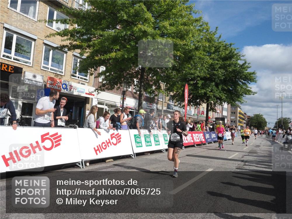 15.09.2024 - PSD Bank Halbmarathon Miley Keyser http://msf.ph/oto/7065725 15.09.2024 12:16:37 Ziel 2342, 2396, 2453, 2911, 3061, 3082, 3097, 3165, 3166, 3233, 3474 meine-sportfotos.de