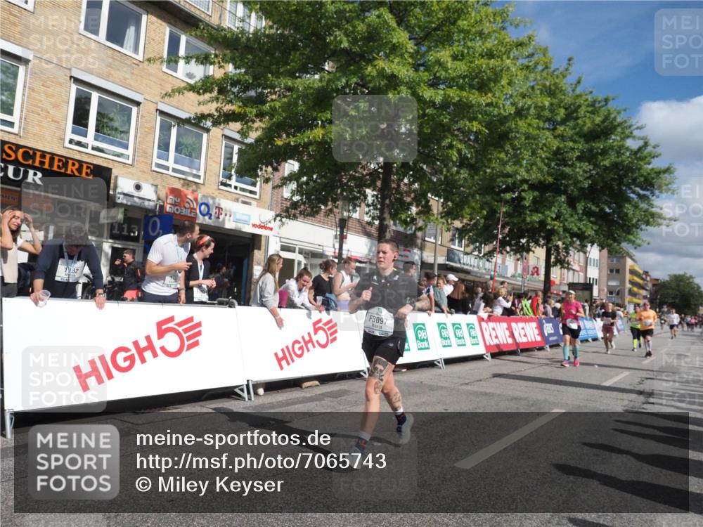 15.09.2024 - PSD Bank Halbmarathon Miley Keyser http://msf.ph/oto/7065743 15.09.2024 12:16:38 Ziel 2342, 2396, 2911, 3061, 3082, 3097, 3165, 3166, 3233, 3474, 3493, 3494 meine-sportfotos.de
