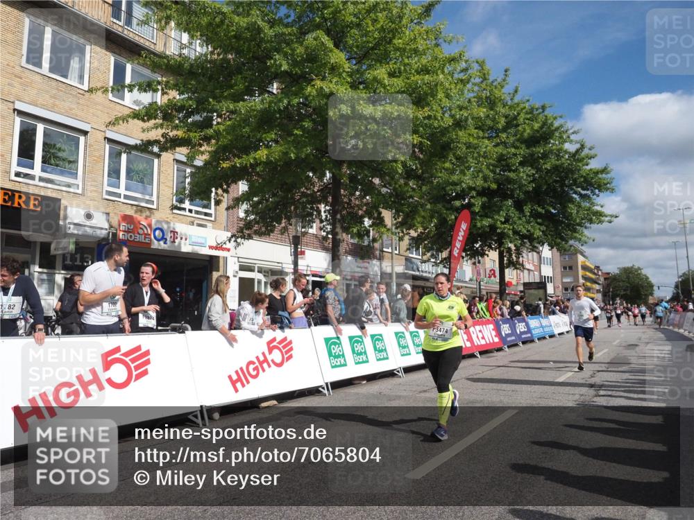 15.09.2024 - PSD Bank Halbmarathon Miley Keyser http://msf.ph/oto/7065804 15.09.2024 12:16:43 Ziel 2342, 2396, 2526, 2911, 3097, 3102, 3140, 3233, 3474, 3493, 3494 meine-sportfotos.de