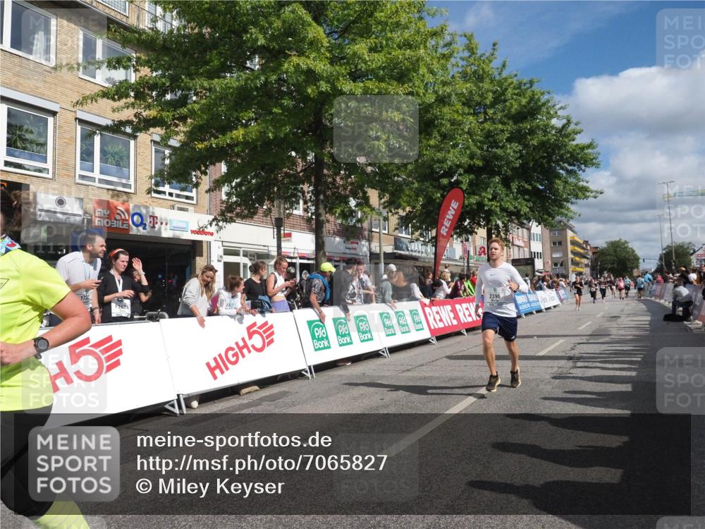 15.09.2024 - PSD Bank Halbmarathon Miley Keyser http://msf.ph/oto/7065827 15.09.2024 12:16:44 Ziel 2342, 2396, 2526, 2911, 3097, 3102, 3140, 3233, 3474, 3493, 3494 meine-sportfotos.de