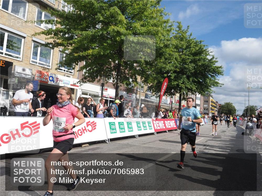 15.09.2024 - PSD Bank Halbmarathon Miley Keyser http://msf.ph/oto/7065983 15.09.2024 12:16:55 Ziel 1157, 2117, 2270, 2277, 2526, 2686, 2969, 3102, 3109, 3118, 3140, 3193, 3493, 3494, 3558 meine-sportfotos.de