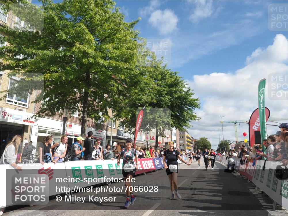 15.09.2024 - PSD Bank Halbmarathon Miley Keyser http://msf.ph/oto/7066028 15.09.2024 12:16:58 Ziel 1157, 2117, 2270, 2277, 2526, 2686, 2969, 3102, 3109, 3118, 3140, 3193, 3493, 3494, 3558 meine-sportfotos.de
