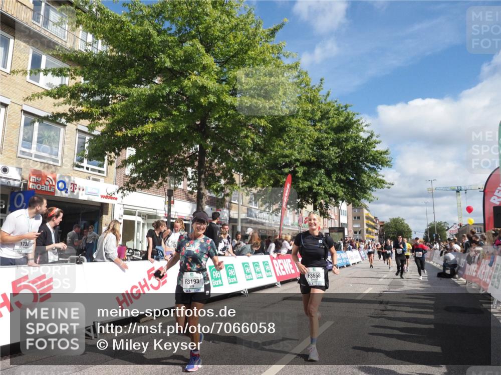15.09.2024 - PSD Bank Halbmarathon Miley Keyser http://msf.ph/oto/7066058 15.09.2024 12:16:59 Ziel 1157, 2117, 2270, 2277, 2526, 2686, 2969, 3102, 3109, 3118, 3140, 3193, 3493, 3494, 3558 meine-sportfotos.de