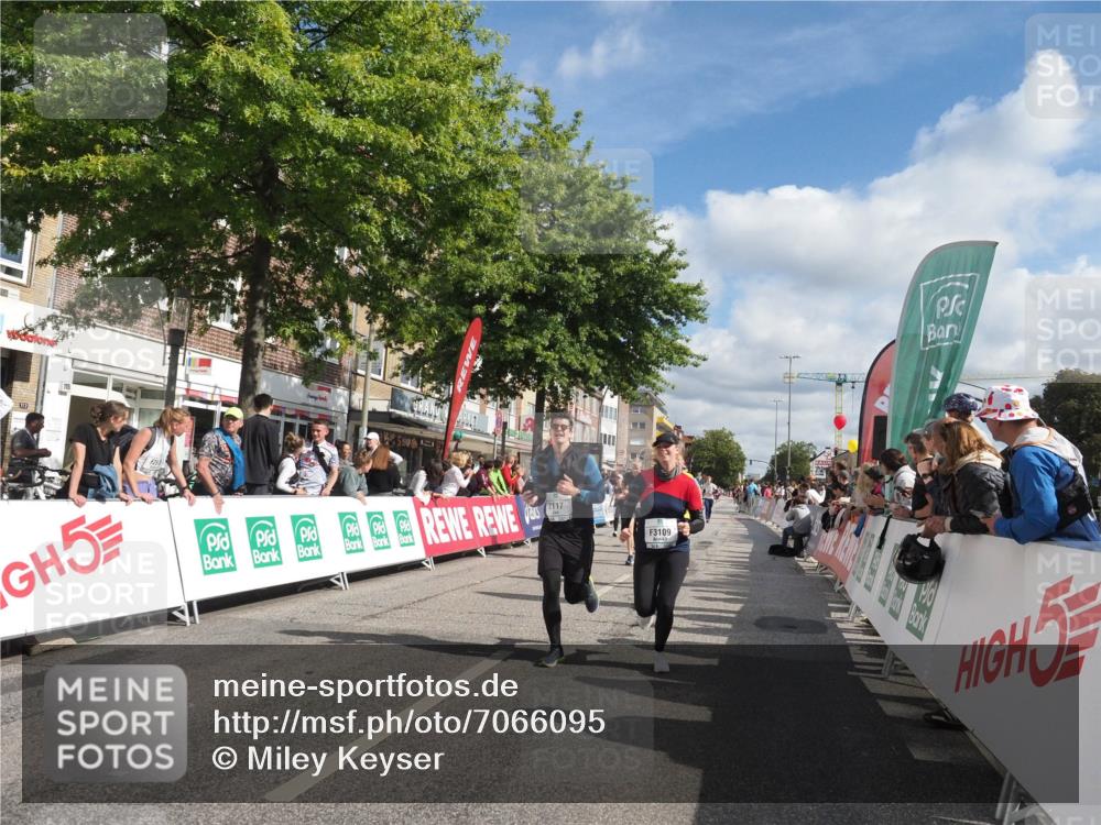 15.09.2024 - PSD Bank Halbmarathon Miley Keyser http://msf.ph/oto/7066095 15.09.2024 12:17:02 Ziel 1157, 1596, 2117, 2270, 2277, 2526, 2686, 2969, 3102, 3109, 3118, 3140, 3193, 3250, 3403, 3507, 3558 meine-sportfotos.de