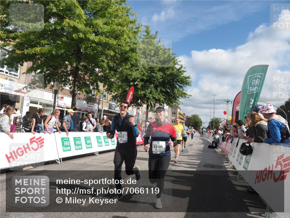 15.09.2024 - PSD Bank Halbmarathon Miley Keyser http://msf.ph/oto/7066119 15.09.2024 12:17:02 Ziel 1157, 1596, 2117, 2270, 2277, 2526, 2686, 2969, 3102, 3109, 3118, 3140, 3193, 3250, 3403, 3507, 3558 meine-sportfotos.de