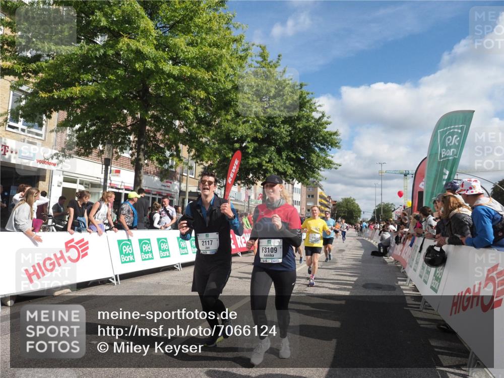 15.09.2024 - PSD Bank Halbmarathon Miley Keyser http://msf.ph/oto/7066124 15.09.2024 12:17:03 Ziel 1157, 1596, 2117, 2270, 2277, 2526, 2686, 2969, 3102, 3109, 3118, 3140, 3193, 3250, 3403, 3507, 3558 meine-sportfotos.de