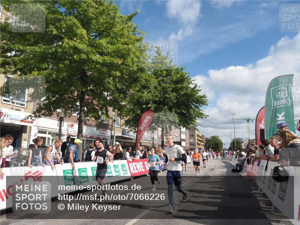 15.09.2024 - PSD Bank Halbmarathon Miley Keyser http://msf.ph/oto/7066226 15.09.2024 12:17:11 Ziel 792, 1157, 1596, 2117, 2270, 2277, 2305, 2306, 2686, 2969, 3109, 3118, 3130, 3193, 3250, 3403, 3425, 3507, 3558 meine-sportfotos.de