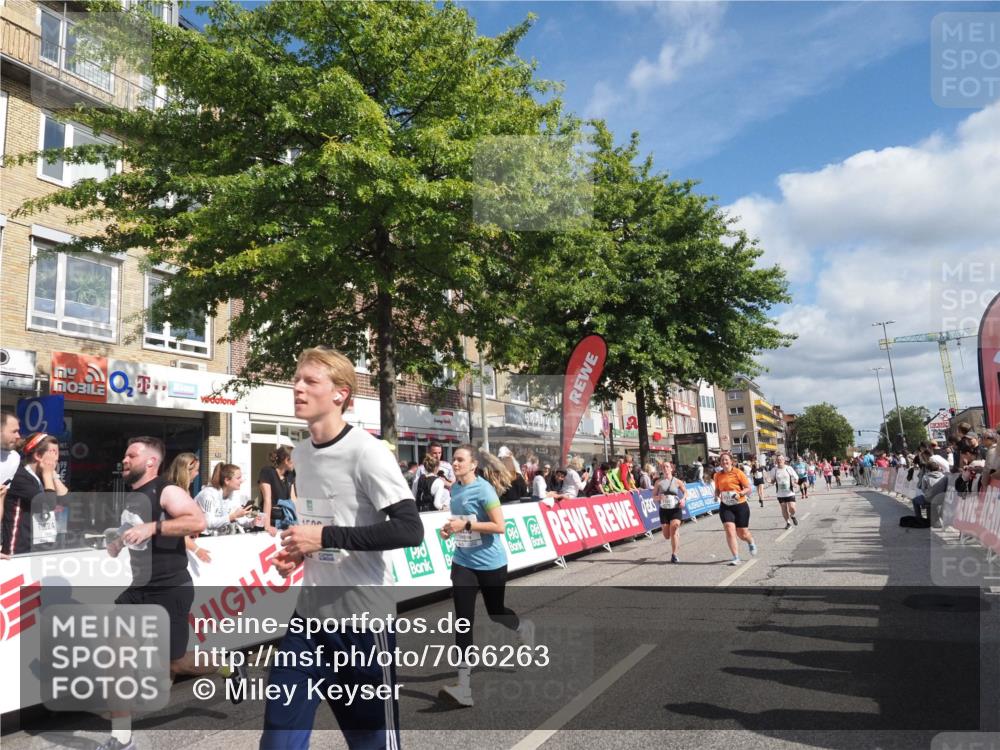 15.09.2024 - PSD Bank Halbmarathon Miley Keyser http://msf.ph/oto/7066263 15.09.2024 12:17:12 Ziel 792, 1157, 1596, 2117, 2270, 2277, 2305, 2306, 2686, 2969, 3109, 3118, 3130, 3250, 3403, 3425, 3507 meine-sportfotos.de
