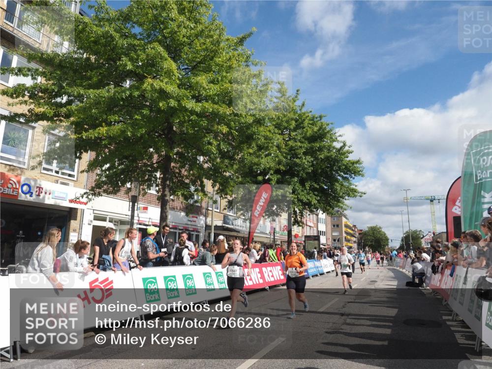 15.09.2024 - PSD Bank Halbmarathon Miley Keyser http://msf.ph/oto/7066286 15.09.2024 12:17:13 Ziel 792, 1157, 1596, 2117, 2270, 2277, 2305, 2306, 2686, 2969, 3109, 3118, 3130, 3250, 3403, 3425, 3507 meine-sportfotos.de