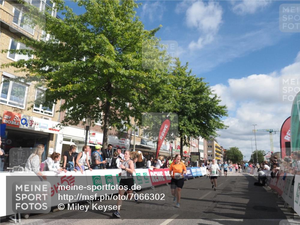 15.09.2024 - PSD Bank Halbmarathon Miley Keyser http://msf.ph/oto/7066302 15.09.2024 12:17:13 Ziel 792, 1157, 1596, 2117, 2270, 2277, 2305, 2306, 2686, 2969, 3109, 3118, 3130, 3250, 3403, 3425, 3507 meine-sportfotos.de