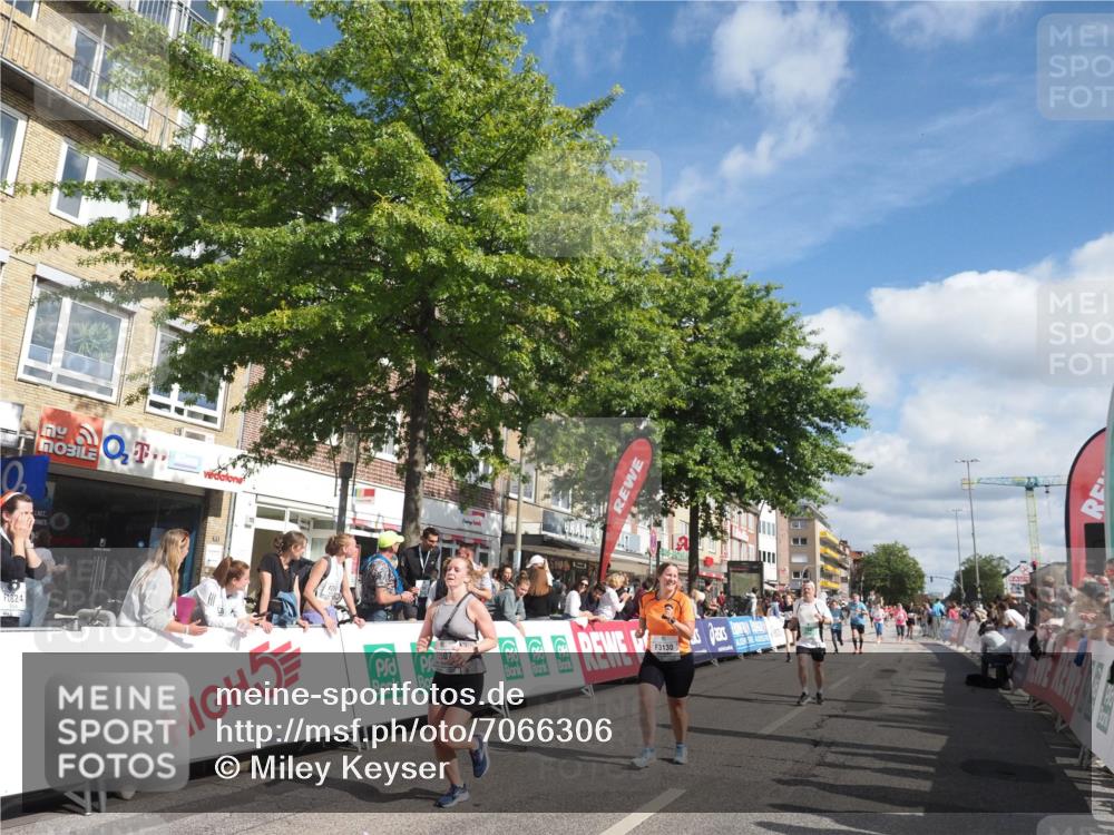 15.09.2024 - PSD Bank Halbmarathon Miley Keyser http://msf.ph/oto/7066306 15.09.2024 12:17:14 Ziel 792, 1596, 2117, 2270, 2277, 2305, 2306, 2686, 2931, 2932, 2969, 3109, 3118, 3130, 3250, 3403, 3425, 3507 meine-sportfotos.de