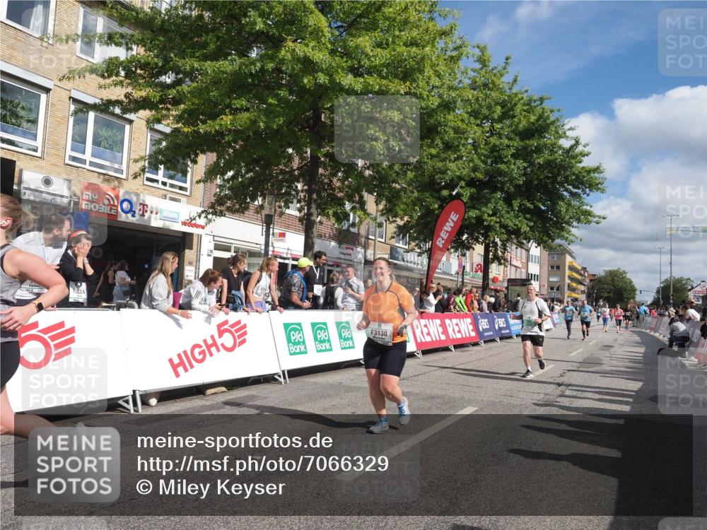 15.09.2024 - PSD Bank Halbmarathon Miley Keyser http://msf.ph/oto/7066329 15.09.2024 12:17:15 Ziel 792, 1596, 2117, 2270, 2277, 2305, 2306, 2686, 2931, 2932, 3109, 3118, 3130, 3250, 3403, 3425, 3507 meine-sportfotos.de