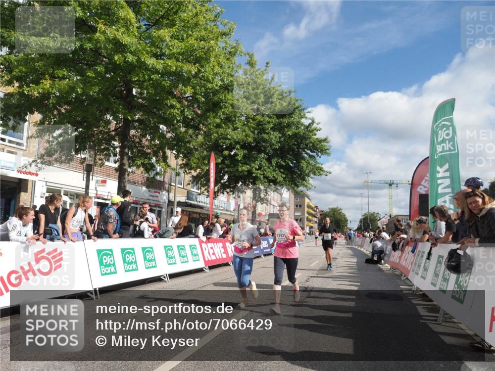 15.09.2024 - PSD Bank Halbmarathon Miley Keyser http://msf.ph/oto/7066429 15.09.2024 12:17:24 Ziel 792, 1596, 2282, 2305, 2306, 2931, 2932, 3130, 3425, 3507 meine-sportfotos.de