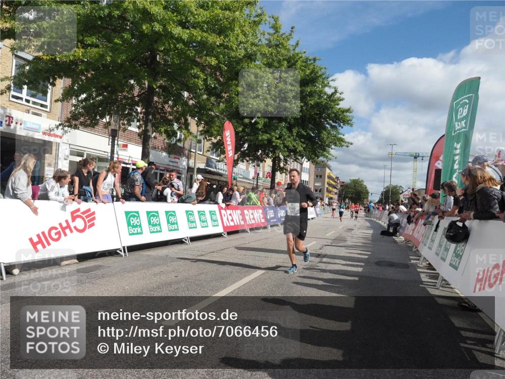 15.09.2024 - PSD Bank Halbmarathon Miley Keyser http://msf.ph/oto/7066456 15.09.2024 12:17:26 Ziel 792, 2282, 2305, 2306, 2931, 2932, 3020, 3130, 3425 meine-sportfotos.de