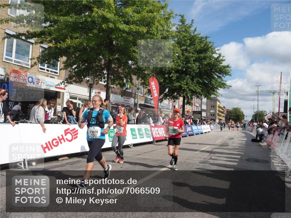 15.09.2024 - PSD Bank Halbmarathon Miley Keyser http://msf.ph/oto/7066509 15.09.2024 12:17:35 Ziel 983, 2282, 2665, 2931, 2932, 3010, 3020, 3072, 3155, 3302 meine-sportfotos.de