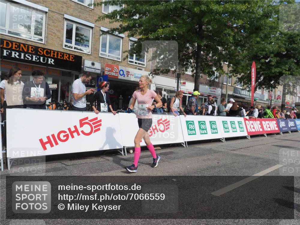 15.09.2024 - PSD Bank Halbmarathon Miley Keyser http://msf.ph/oto/7066559 15.09.2024 12:17:38 Ziel 983, 1515, 2282, 2665, 2702, 3010, 3020, 3072, 3155, 3302 meine-sportfotos.de