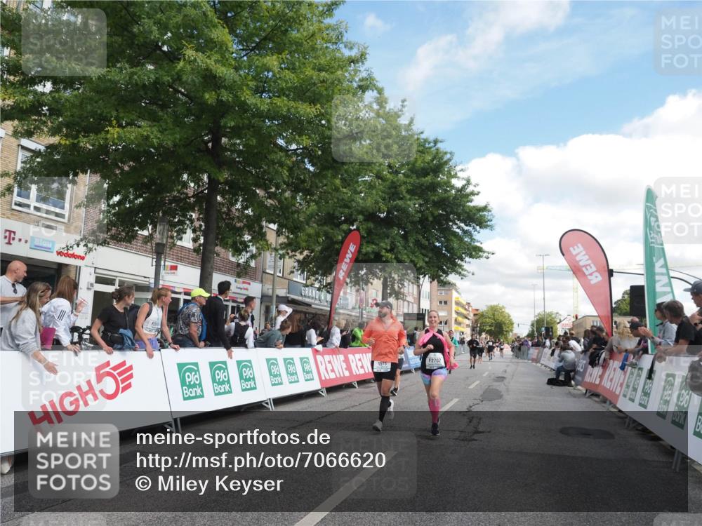15.09.2024 - PSD Bank Halbmarathon Miley Keyser http://msf.ph/oto/7066620 15.09.2024 12:17:47 Ziel 983, 1515, 2298, 2424, 2549, 2665, 2702, 2762, 3010, 3020, 3072, 3084, 3155, 3260, 3302 meine-sportfotos.de