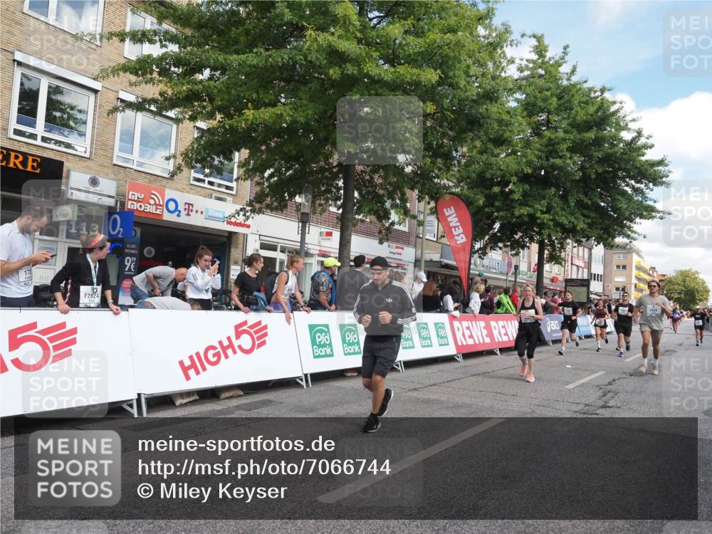 15.09.2024 - PSD Bank Halbmarathon Miley Keyser http://msf.ph/oto/7066744 15.09.2024 12:17:55 Ziel 1515, 2169, 2298, 2424, 2549, 2702, 2762, 2916, 2971, 2991, 3010, 3084, 3155, 3260, 3382, 3498 meine-sportfotos.de