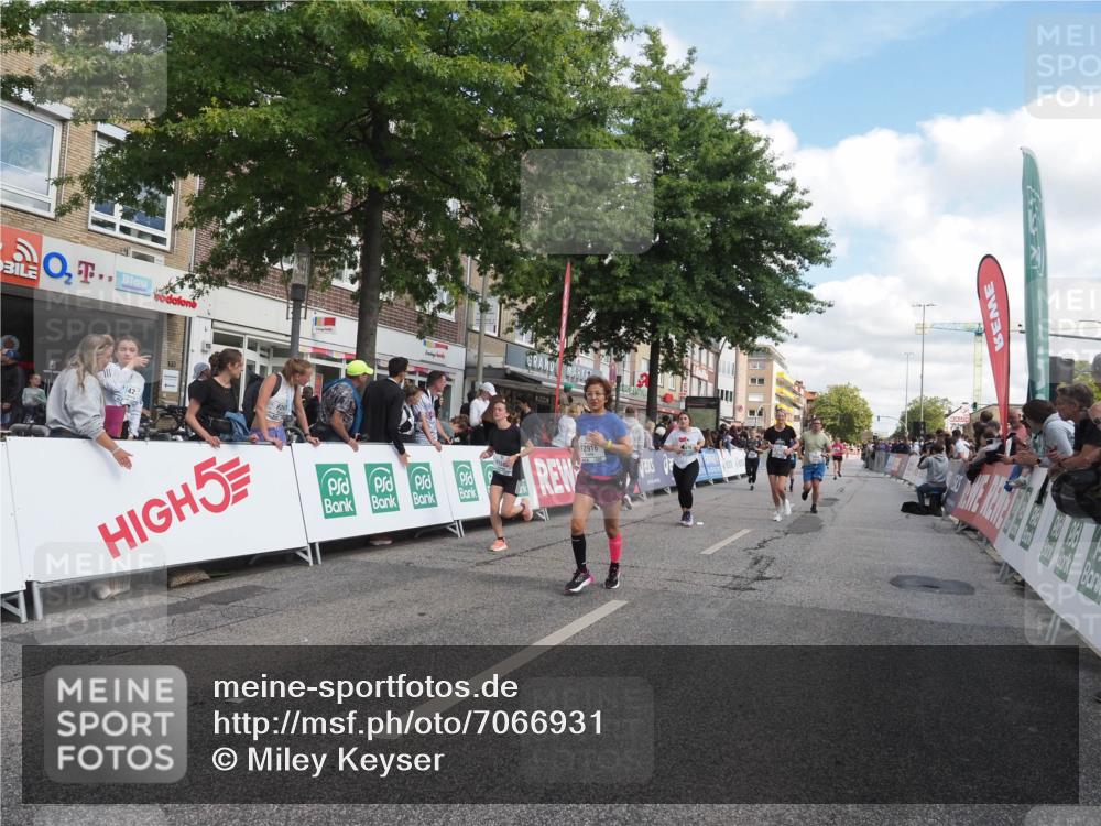 15.09.2024 - PSD Bank Halbmarathon Miley Keyser http://msf.ph/oto/7066931 15.09.2024 12:18:05 Ziel 789, 1959, 2169, 2298, 2424, 2762, 2916, 2971, 2991, 3070, 3084, 3137, 3208, 3382, 3498 meine-sportfotos.de