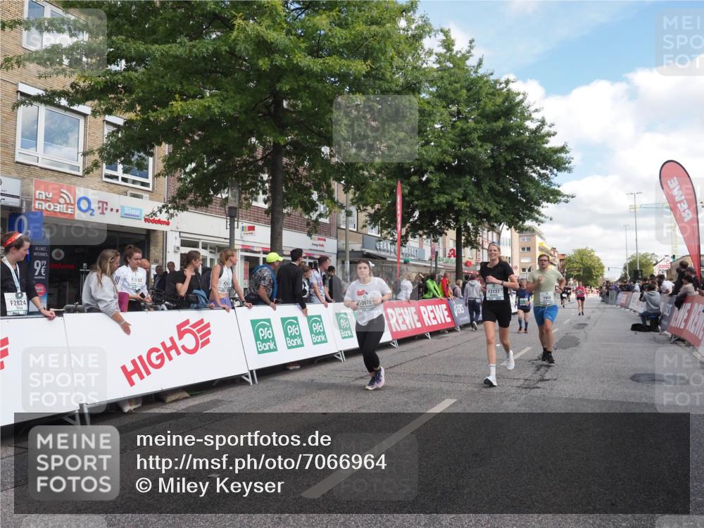 15.09.2024 - PSD Bank Halbmarathon Miley Keyser http://msf.ph/oto/7066964 15.09.2024 12:18:07 Ziel 789, 1959, 2169, 2298, 2762, 2916, 2971, 2991, 3070, 3074, 3084, 3137, 3208, 3382, 3498 meine-sportfotos.de