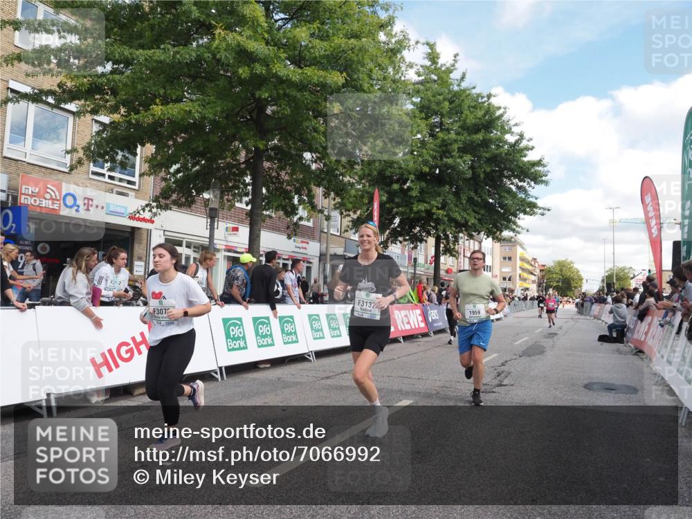 15.09.2024 - PSD Bank Halbmarathon Miley Keyser http://msf.ph/oto/7066992 15.09.2024 12:18:08 Ziel 789, 1959, 2169, 2298, 2762, 2916, 2971, 2991, 3070, 3074, 3084, 3137, 3208, 3382, 3498 meine-sportfotos.de