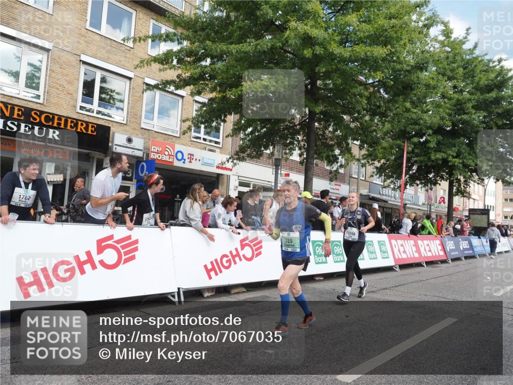 15.09.2024 - PSD Bank Halbmarathon Miley Keyser http://msf.ph/oto/7067035 15.09.2024 12:18:11 Ziel 789, 1959, 2085, 2916, 2991, 3048, 3070, 3074, 3095, 3137, 3208, 3382, 3498 meine-sportfotos.de