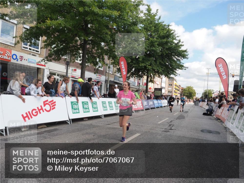 15.09.2024 - PSD Bank Halbmarathon Miley Keyser http://msf.ph/oto/7067067 15.09.2024 12:18:14 Ziel 789, 1959, 2085, 2351, 2916, 3048, 3070, 3074, 3095, 3137, 3208, 3382 meine-sportfotos.de