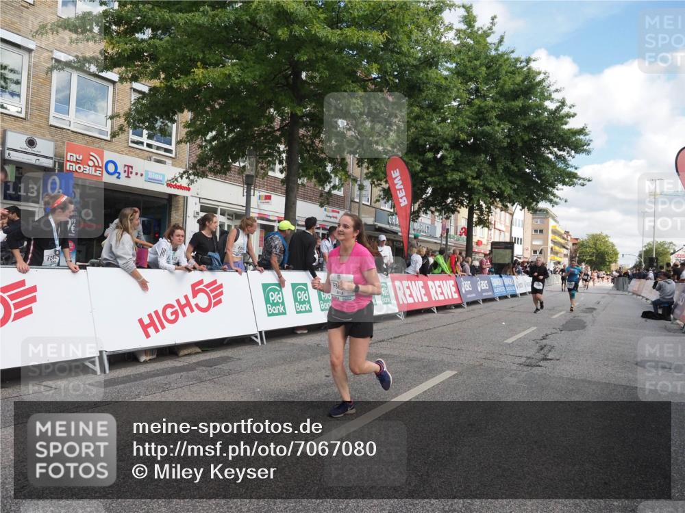 15.09.2024 - PSD Bank Halbmarathon Miley Keyser http://msf.ph/oto/7067080 15.09.2024 12:18:15 Ziel 789, 1959, 2085, 2351, 2916, 3048, 3070, 3074, 3095, 3137, 3208, 3382 meine-sportfotos.de