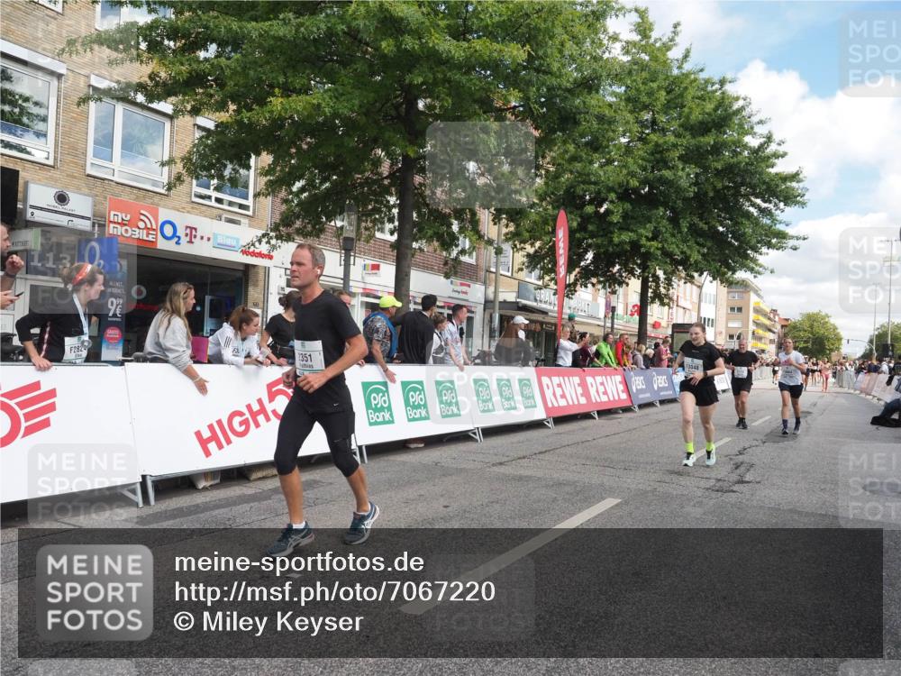15.09.2024 - PSD Bank Halbmarathon Miley Keyser http://msf.ph/oto/7067220 15.09.2024 12:18:24 Ziel 1713, 2085, 2351, 2450, 3048, 3064, 3074, 3093, 3095, 3208 meine-sportfotos.de