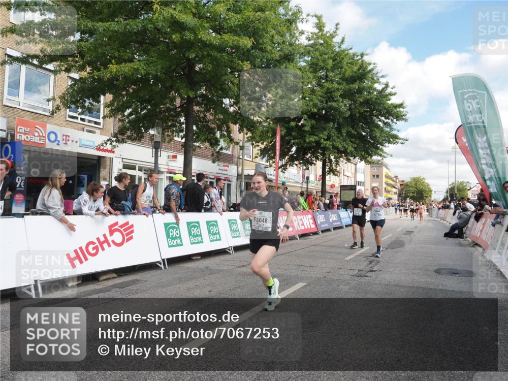 15.09.2024 - PSD Bank Halbmarathon Miley Keyser http://msf.ph/oto/7067253 15.09.2024 12:18:25 Ziel 1713, 2085, 2351, 2450, 3048, 3064, 3074, 3093, 3095, 3141, 3453, 3454 meine-sportfotos.de
