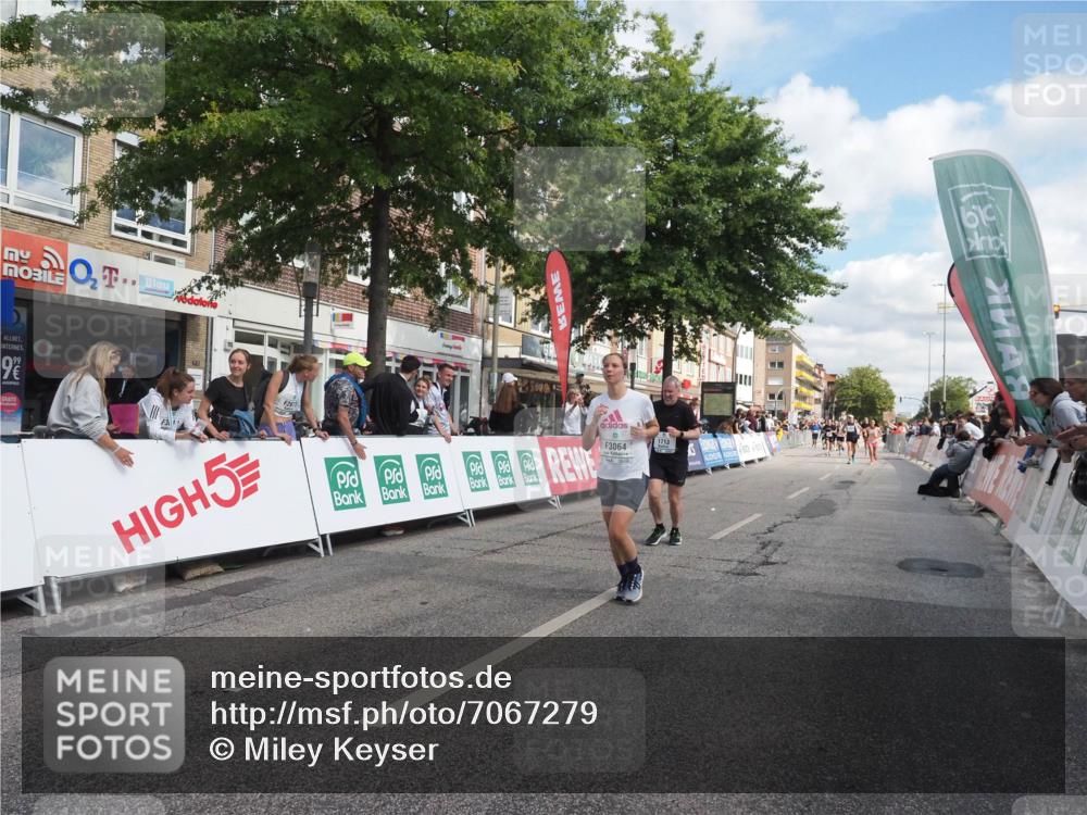 15.09.2024 - PSD Bank Halbmarathon Miley Keyser http://msf.ph/oto/7067279 15.09.2024 12:18:26 Ziel 1713, 2085, 2351, 2450, 3048, 3064, 3074, 3093, 3095, 3141, 3453, 3454 meine-sportfotos.de