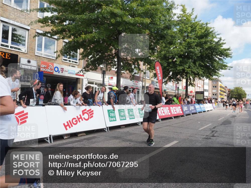 15.09.2024 - PSD Bank Halbmarathon Miley Keyser http://msf.ph/oto/7067295 15.09.2024 12:18:27 Ziel 1713, 2085, 2351, 2450, 3048, 3064, 3074, 3093, 3095, 3141, 3453, 3454 meine-sportfotos.de